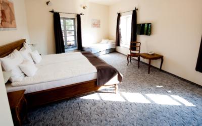 Franciaágyas (pótágyazható) szoba